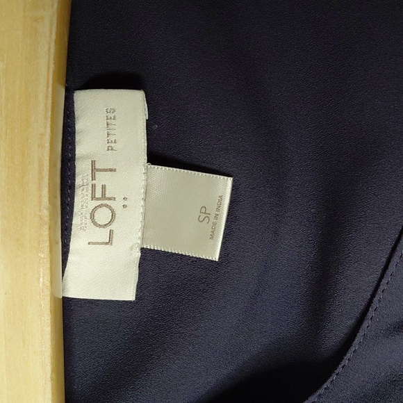 Ann Taylor LOFT Navy Blue Sleeveless Fitted Blouse with Mandarin Collar Size SP - Picture 3 of 5